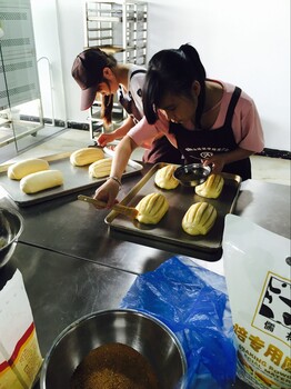 东莞学烘焙、学蛋糕、学咖啡，找虎门爱嘉职业培训学校，致力于烘焙行业