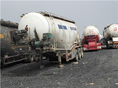 江门江海区东风天龙双驱牵引车