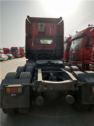 连平陕汽奥龙双驱牵引车