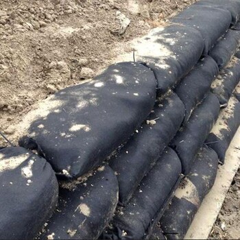 河道治理土包袋边坡防护土工布袋护坡生态袋黑绿色土包袋