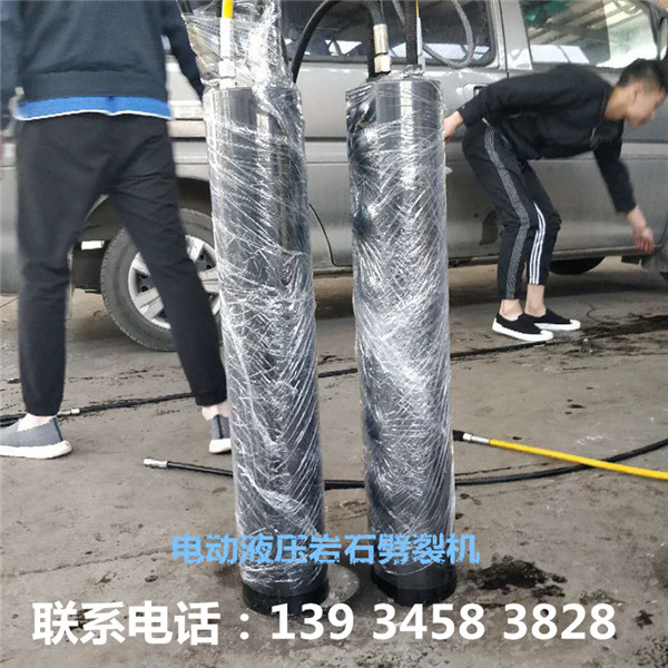 高速公路二次改建破石头用劈裂棒楚雄一的不同之处