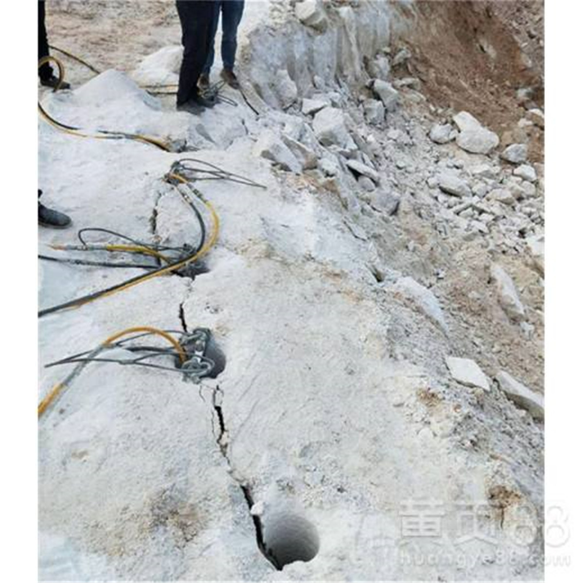 信阳公路建设破石用岩石劈裂机技术参数