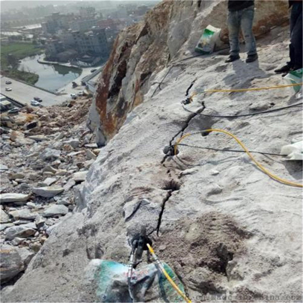 庆阳煤矿巷道岩石开采设备机竖井掘进液压分石机