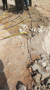 大型巖石爆破硬石強(qiáng)力劈裂機(jī)脹裂棒無需二次破碎遂寧