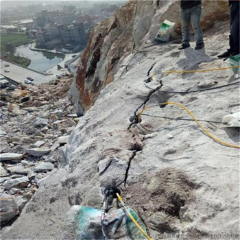 基坑石方破除開挖巖石劈裂棒浙江嘉興劈石機(jī)日產(chǎn)多少噸石頭