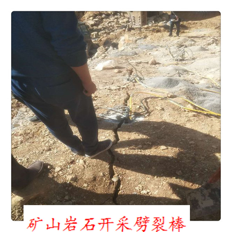 钩机开采效率低硬石头分解液压分裂机裂石机能出多少料广州