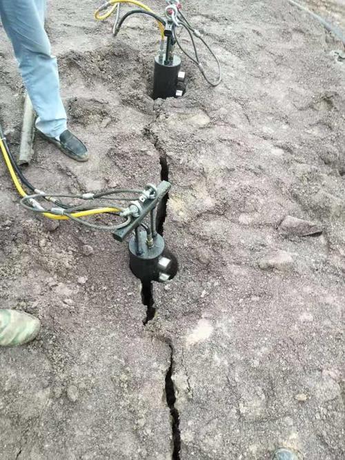 石英石矿山开采硬石头破裂器江苏徐州岩石破碎的工具