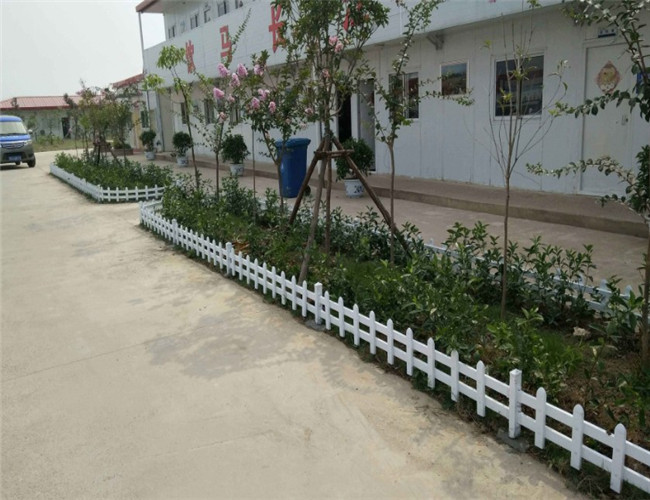信阳新县pvc护栏厂家￥40公分高草坪护栏