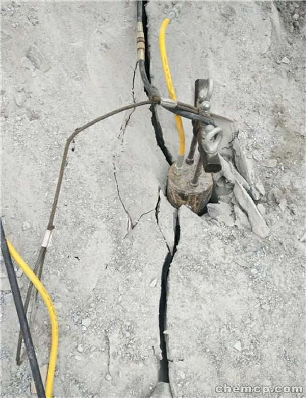 茂名市挖地基石头劈裂棒用机每天产量是多少
