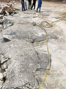 湖南永州矿山开采岩石太硬用液压撑石机劈裂棒环保