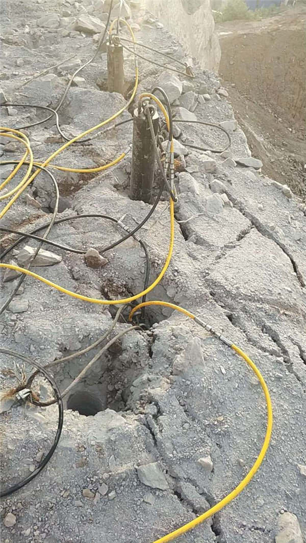 竖井开挖遇到岩石怎么快速破除机没有隐患