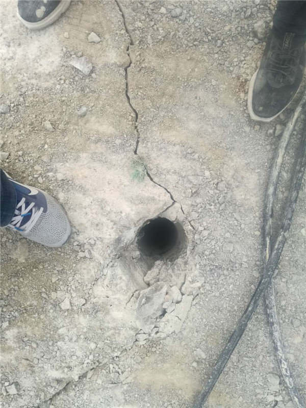 自贡市地基开挖困难用劈裂棒打孔深度是多少