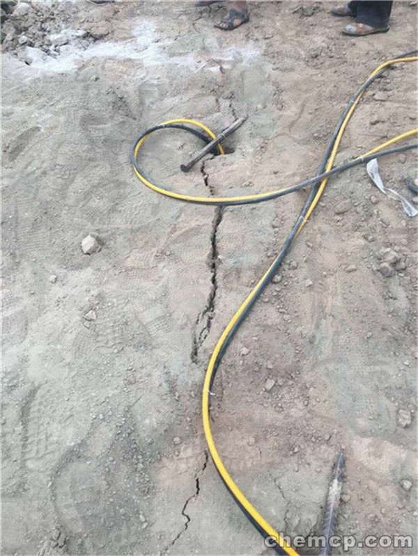 内锡林郭勒公路扩建遇石头用机破石机铝矿液压开石机
