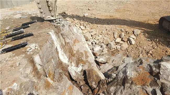 安徽池州矿山岩石破碎开石器石灰石劈石机械