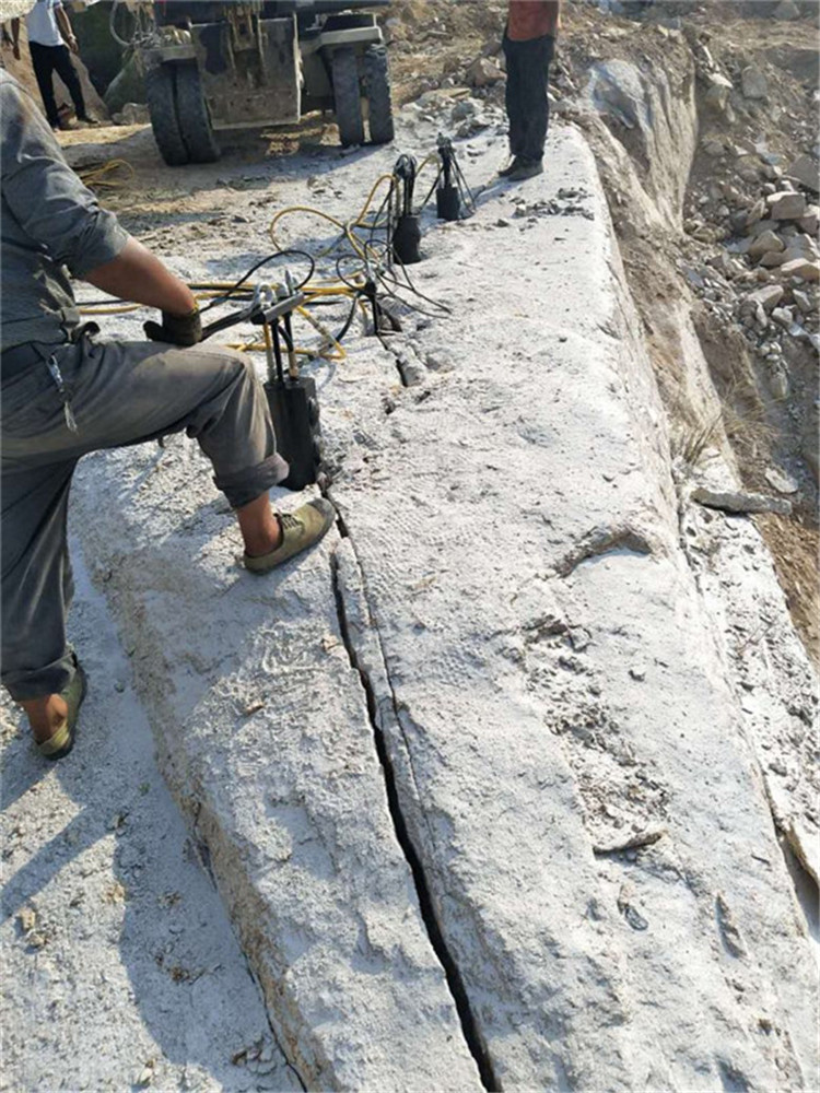 昆明建筑基础挖孔桩遇到石头岩石破除设备