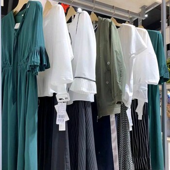 武漢派大碼女裝夢依坊品牌折扣女裝尾貨批發(fā)
