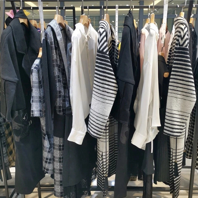 简约风情女装品牌加盟批发外贸服装加盟服装折扣店