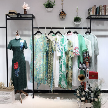 雅達(dá)絲妮女裝北京服裝森系女裝批發(fā)哥弟女裝專(zhuān)柜