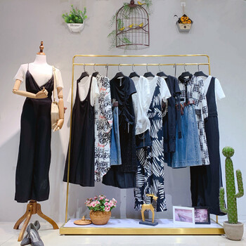絲雨桐女裝西安服裝批發(fā)市場擺地攤賣女裝新百倫折扣店