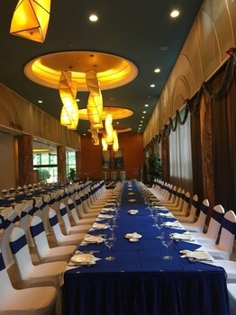 深圳红酒杯长条桌出组，大圆桌，宴会椅出租，布菲炉租赁