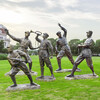 深圳玻璃鋼雕塑定制廠戶外人物雕塑主題
