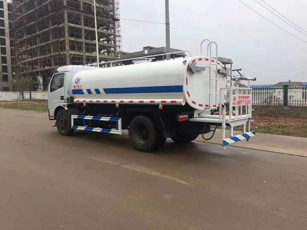 10方東風(fēng)福瑞卡多功能水車噴灑車的價(jià)格