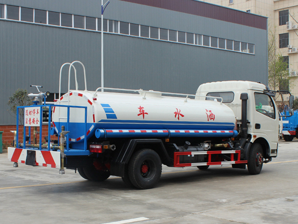 10方東風(fēng)福瑞卡多功能水車噴灑車的價(jià)格
