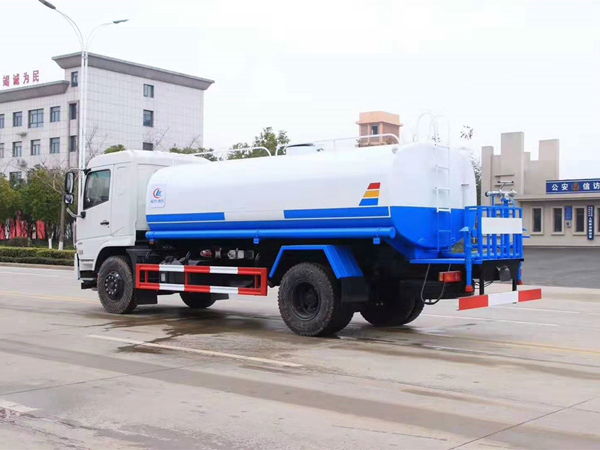 15吨东风新款国六绿化喷洒车洒水车多少钱一台