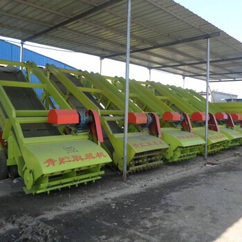 养殖场用来取装青贮饲料的设备-自走式青贮取料机