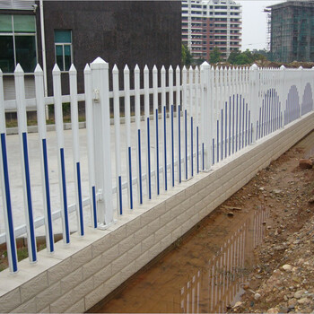 PVC塑钢草坪护栏围墙栏杆价格便宜