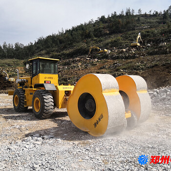 潼南縣沖擊碾壓機(jī)沖擊式壓路機(jī)鄭州中航?jīng)_擊壓路機(jī)銷售