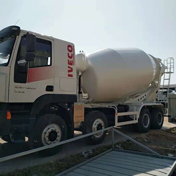 红岩商砼运输车,智能杰狮8×4轻量化12方搅拌车价格实惠