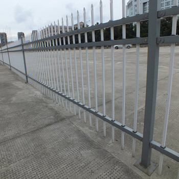 市政绿化草坪护栏塑钢护栏围栏庭院围墙护栏草坪护栏