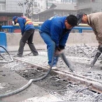 中泰信路橋養(yǎng)護廠家說是什么原因會造成橋梁伸縮縫裝置損壞