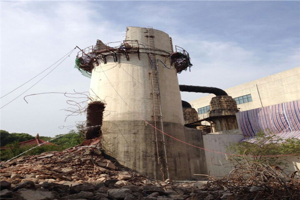 80米混凝土烟囱拆除公司的做法（宁夏）