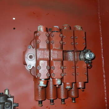 拆炉机大修及配件、冶金油缸液压系统的设计及生产