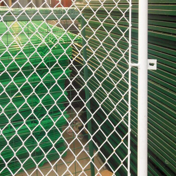 厂家定做铁丝网护栏，勾花编织防护网，笼式足球围栏，质量有保障
