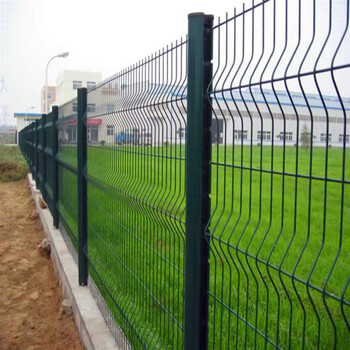 厂家别墅园区护栏网，公路桃型柱隔离护栏，机场折弯防护栏，护栏厂家