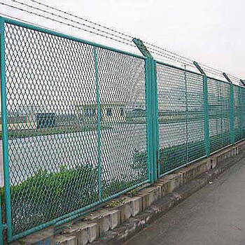 鐵路公路護欄鋼板網(wǎng)