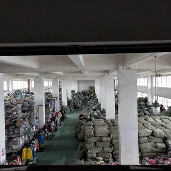 想要寻找国内一二线特卖场展销会棉服服装货源