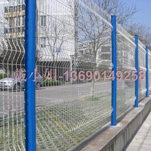 桃型柱护栏网,三道折弯护栏网,别墅园区护栏网,公园护栏网,厂区护栏网图片