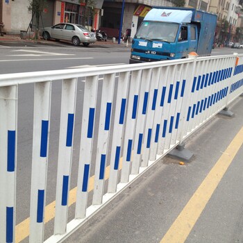 湛江公路護欄交通隔離柵柵欄廠道路護欄設(shè)計