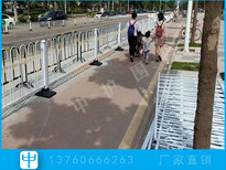 梅州道路改造项目人行道路护栏更换马路中间隔离栏杆安装图片3