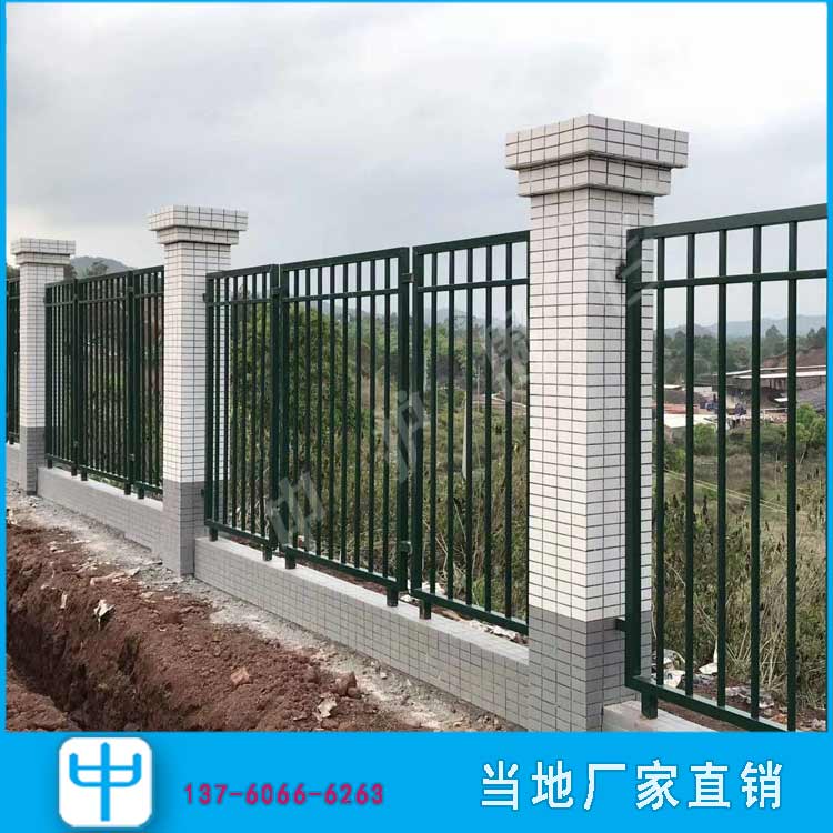 东莞金属栏杆定制厂区围墙护栏安装锌钢栅栏横杆穿孔式焊接