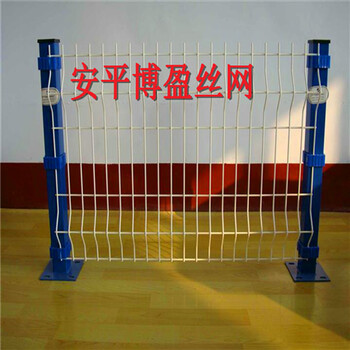 護(hù)欄網(wǎng)廠家三角折彎形護(hù)欄網(wǎng)桃型柱噴塑護(hù)欄網(wǎng)小區(qū)護(hù)欄網(wǎng)