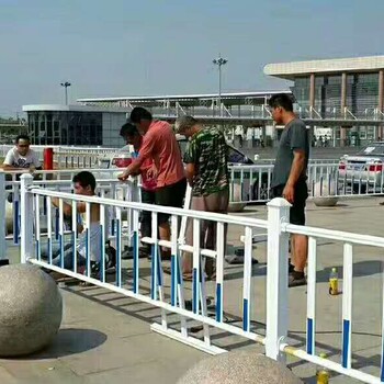郑州铁路护栏网道路安全防护网铁丝网隔离栅市政建设围栏厂家