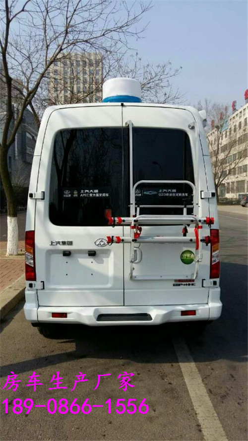房车 遂宁上汽大通v80房车专业改装厂  车顶加装了行李架,选用不锈钢