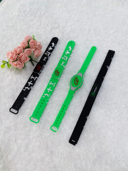東莞軒澤硅膠手環(huán)刷卡手環(huán)支付手環(huán)加工定制行業(yè)
