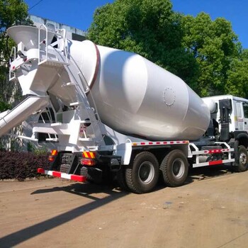 福建莆田大型水泥搅拌车15方380马力重汽豪沃厂家