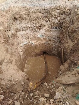 涿州市管道过路顶管拉管/暖气管道非开挖过路/沙土打过路孔
